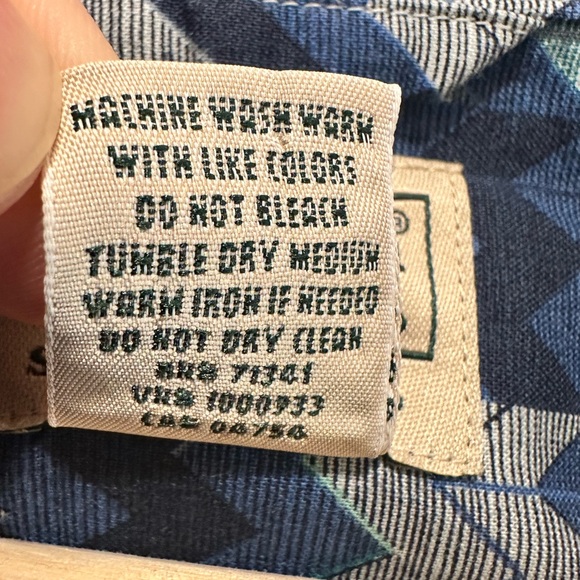 LL Bean Slightly Fitted Blue Chevron Print Camp Shirt With Pocket - Size:LG - Picture 3 of 9